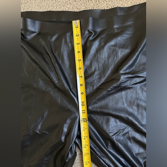 NWT HUE Sleek Effect Leatherette Leggings 3X - Picture 10 of 13